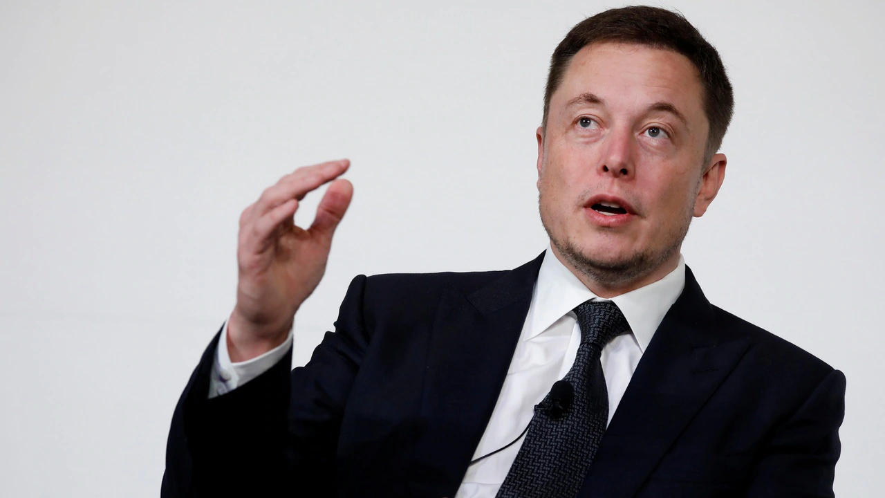 Elon Musk ammette che c'è stato un problema di frenata con la berlina Tesla Model 3