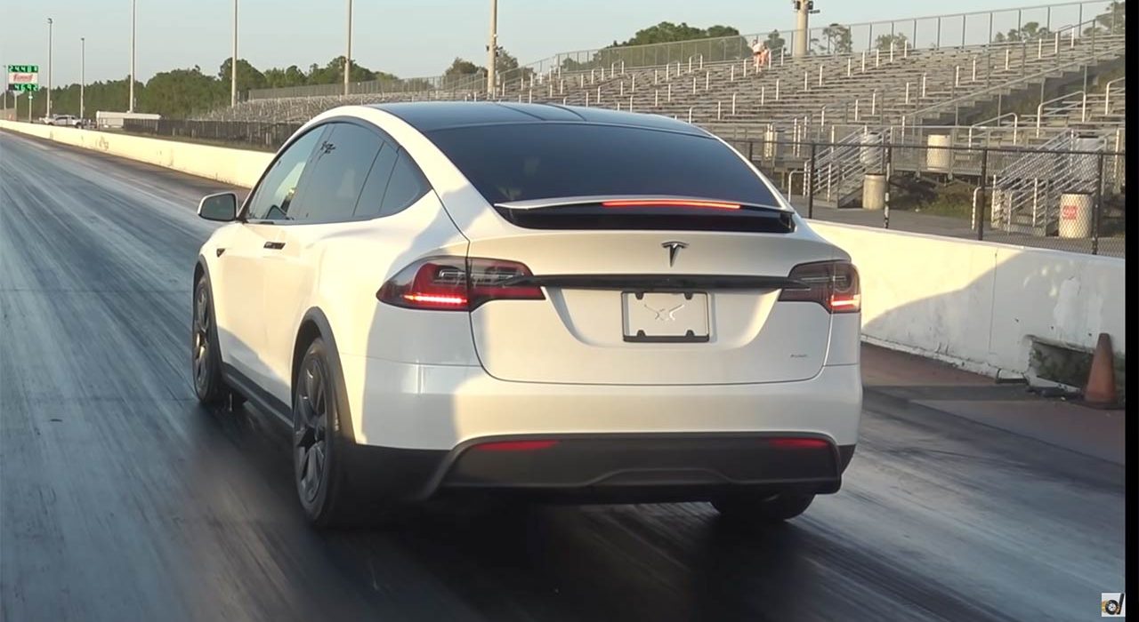 Tesla Model X Plaid si conferma il SUV più veloce e potente del mondo (video)