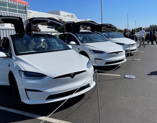 Tesla rinvia i primi ordini di aggiornamento della Model X a luglio 2022