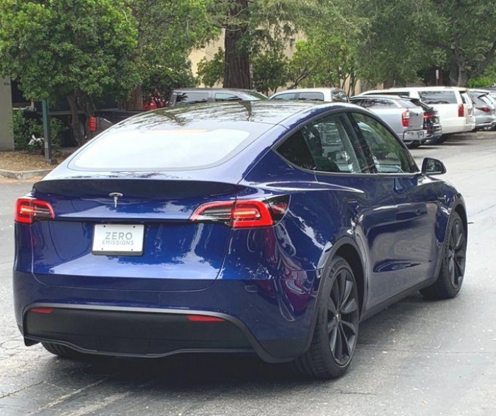 La nuova Tesla Model Y avvistata per la prima volta in strada